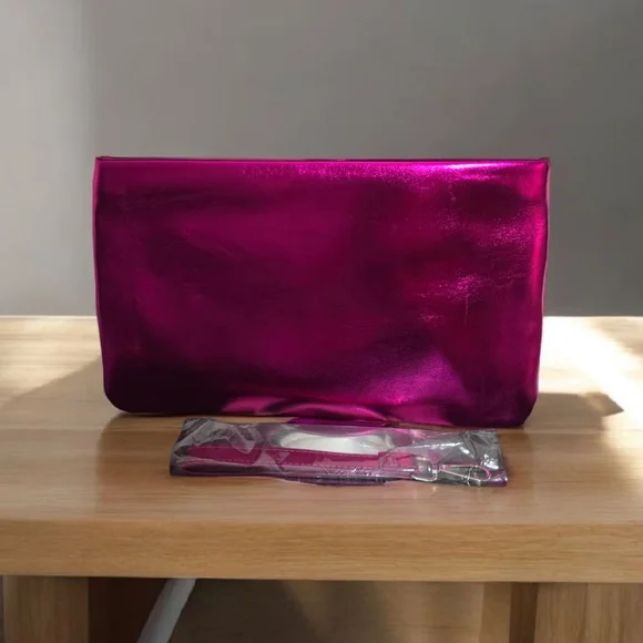 The Dylan Clutch - Puff Heart Design NWOT - Picture 4 of 9